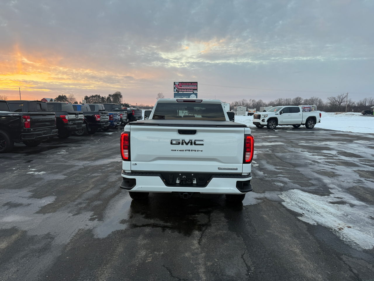 GMC Sierra 1500 4WD Crew Cab 157" Elevation 2023