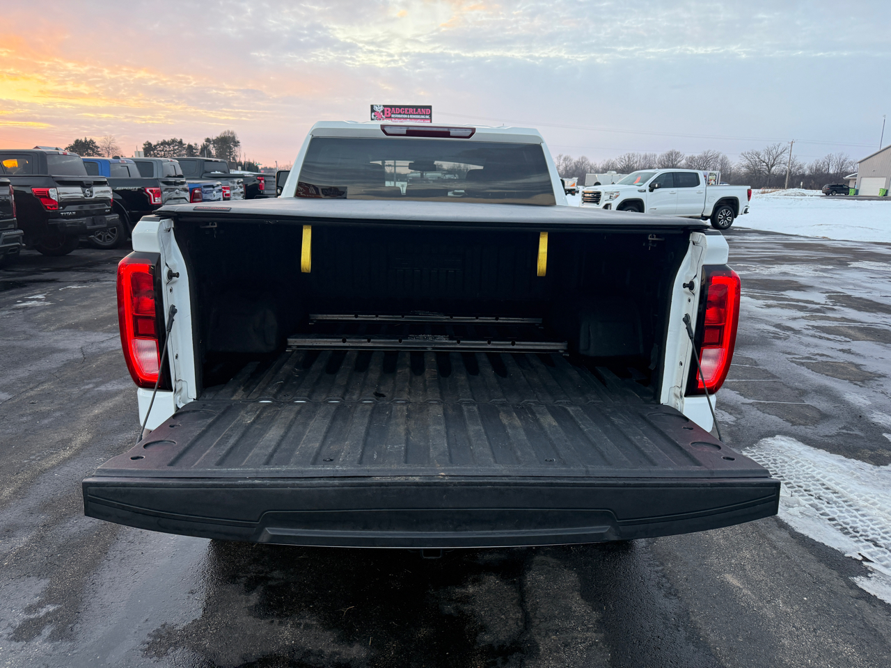 GMC Sierra 1500 4WD Crew Cab 157" Elevation 2023