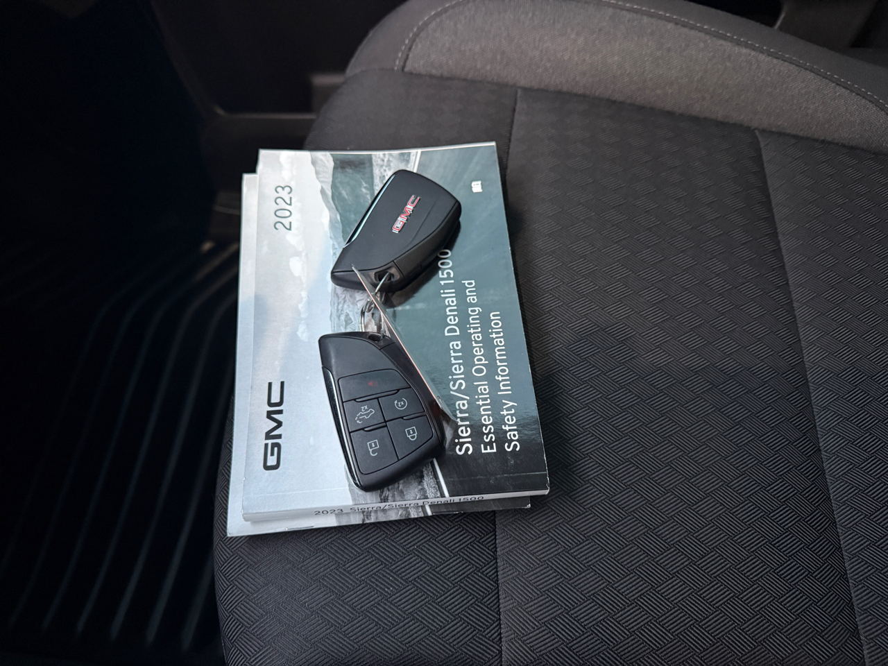 GMC Sierra 1500 4WD Crew Cab 157" Elevation 2023