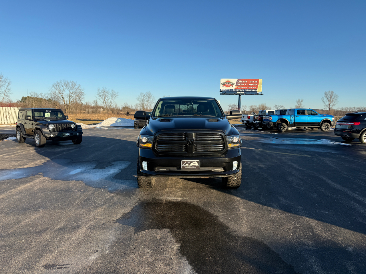 RAM 1500 4WD Crew Cab 140.5" Sport 2016