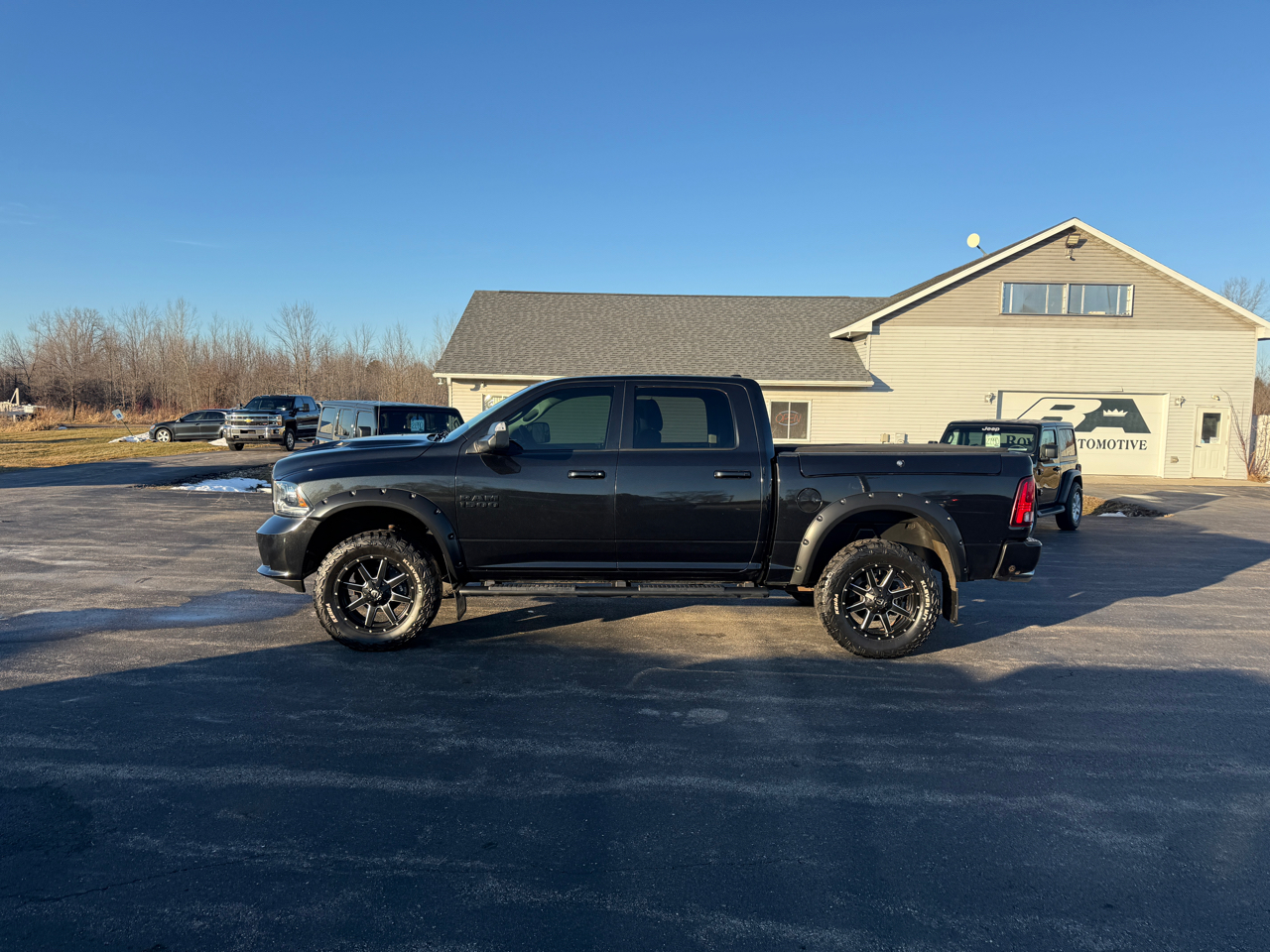 RAM 1500 4WD Crew Cab 140.5" Sport 2016