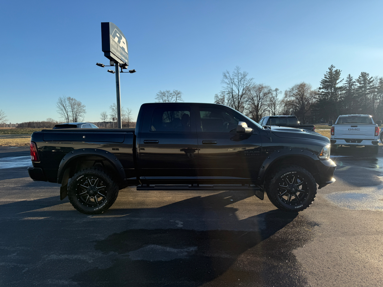 RAM 1500 4WD Crew Cab 140.5" Sport 2016