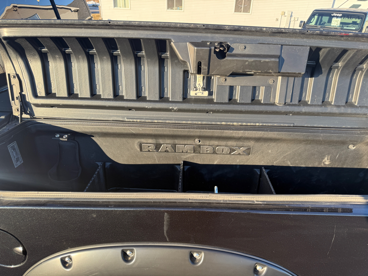 RAM 1500 4WD Crew Cab 140.5" Sport 2016