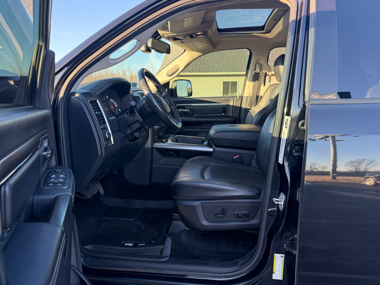 RAM 1500 4WD Crew Cab 140.5" Sport 2016