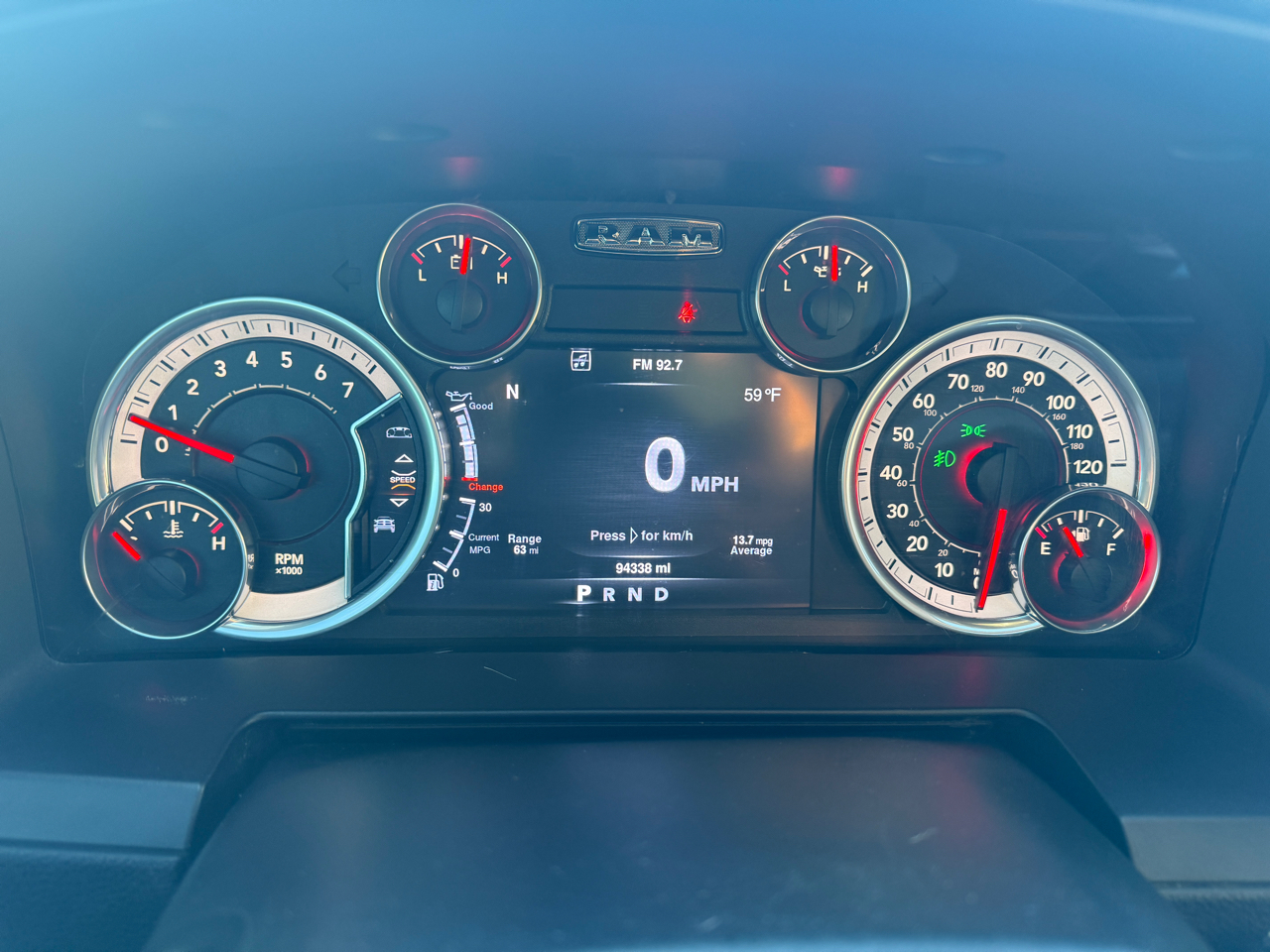 RAM 1500 4WD Crew Cab 140.5" Sport 2016