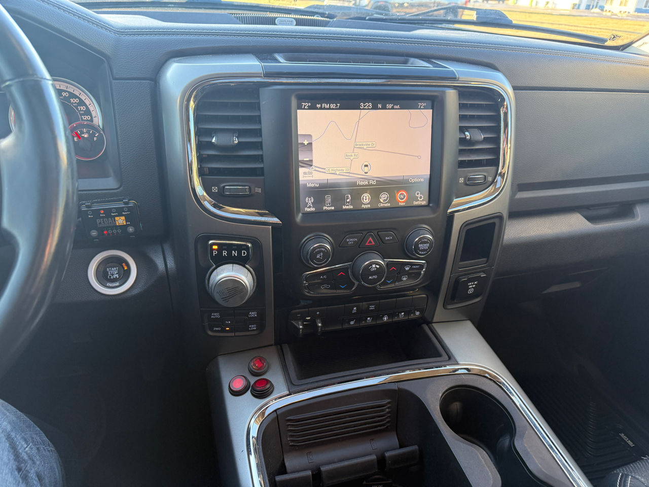 RAM 1500 4WD Crew Cab 140.5" Sport 2016