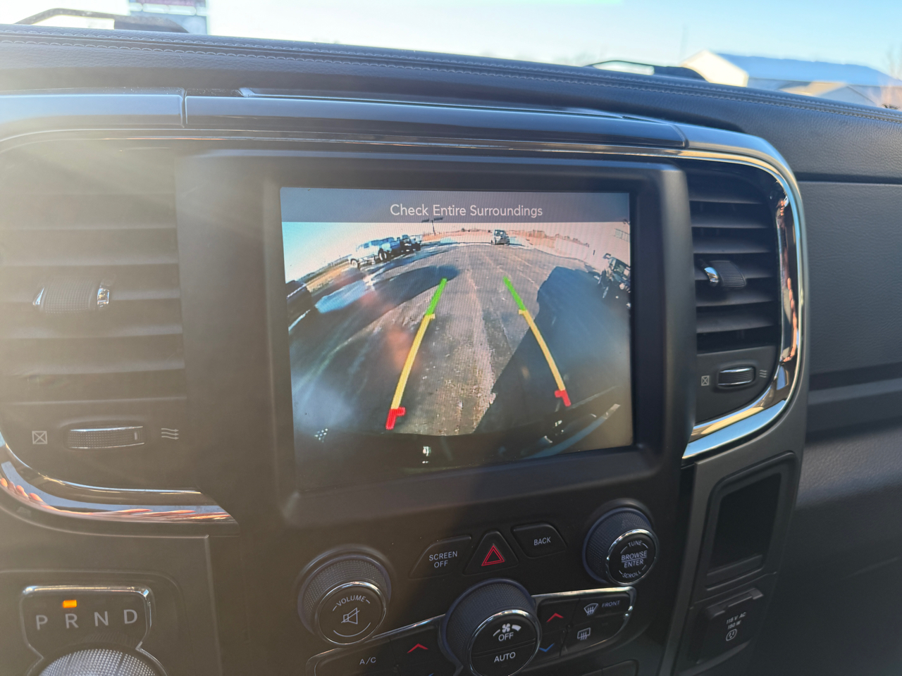 RAM 1500 4WD Crew Cab 140.5" Sport 2016