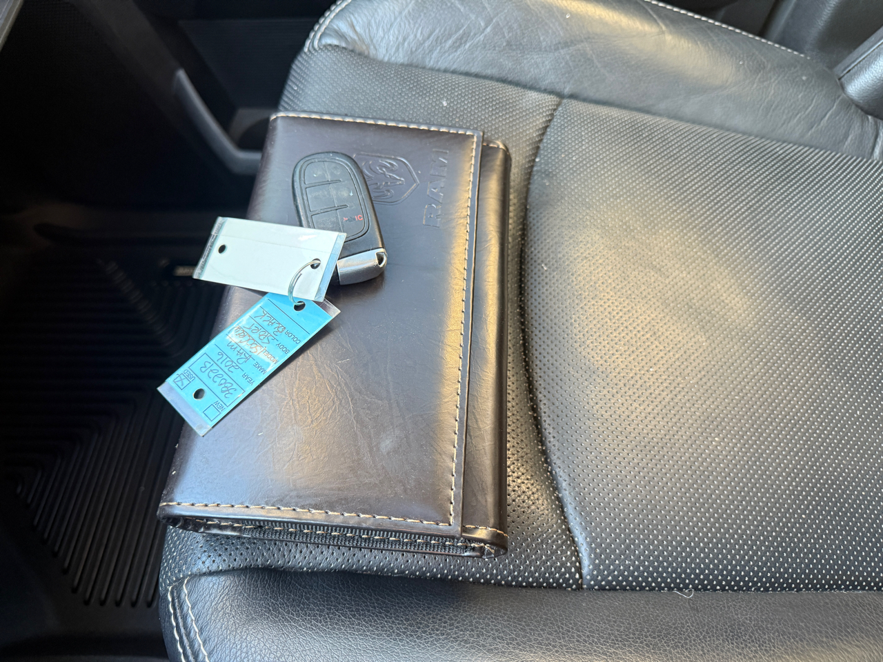 RAM 1500 4WD Crew Cab 140.5" Sport 2016