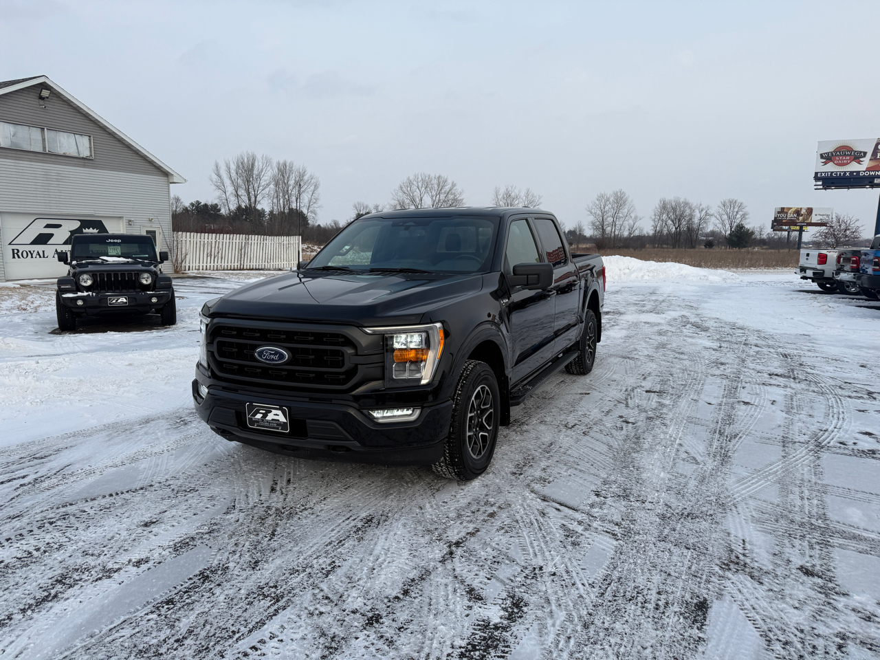 Ford F-150 4WD SuperCrew 145" XLT 2022
