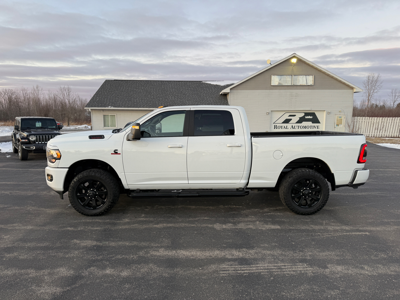RAM 2500 Big Horn 4x4 Crew Cab 6'4" Box 2023