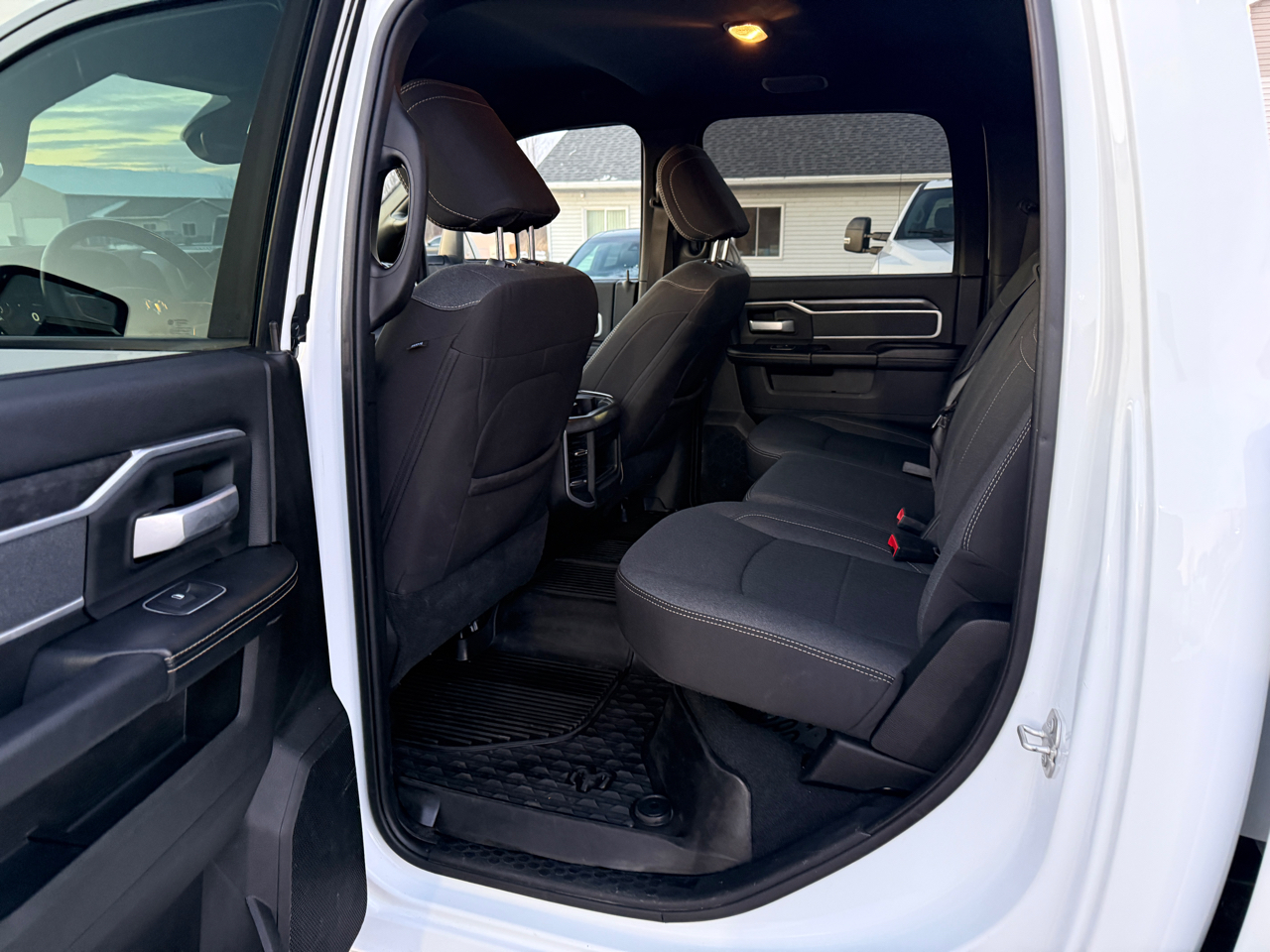 RAM 2500 Big Horn 4x4 Crew Cab 6'4" Box 2023