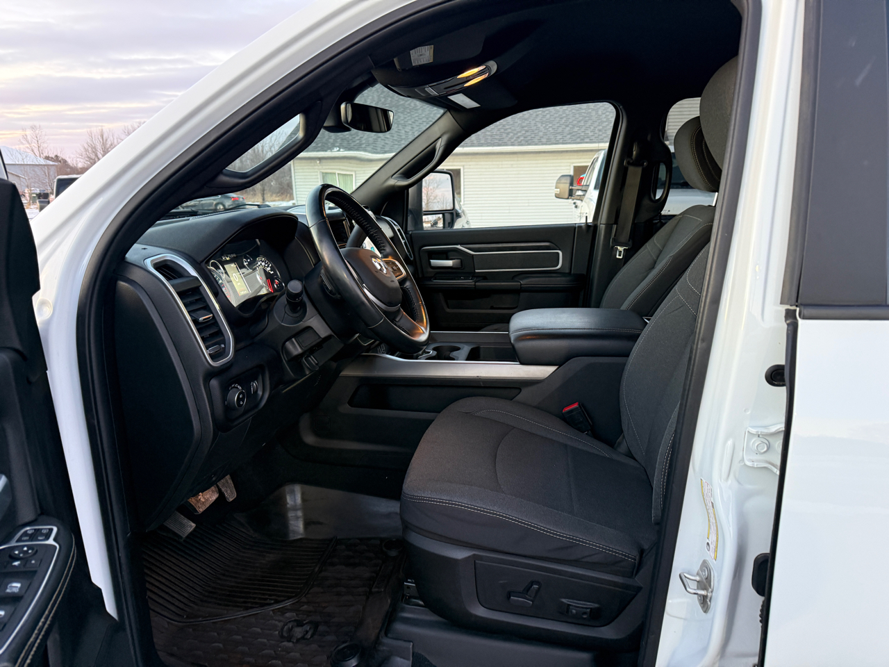 RAM 2500 Big Horn 4x4 Crew Cab 6'4" Box 2023