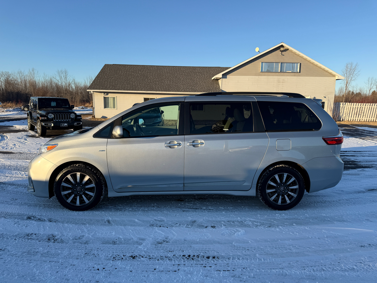 Toyota Sienna 5dr 7-Pass Van XLE Premium AWD (Natl) 2019