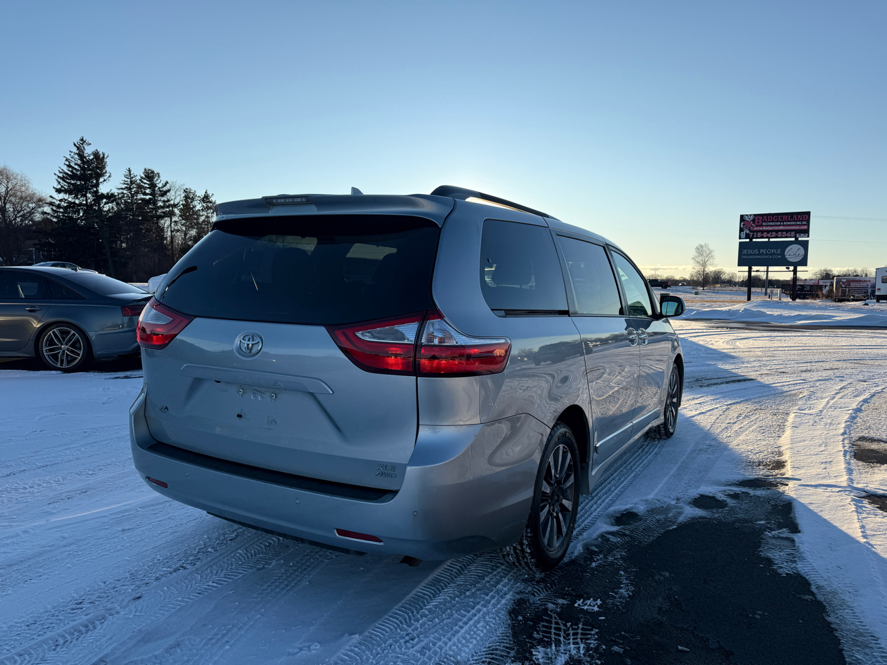 Toyota Sienna 5dr 7-Pass Van XLE Premium AWD (Natl) 2019