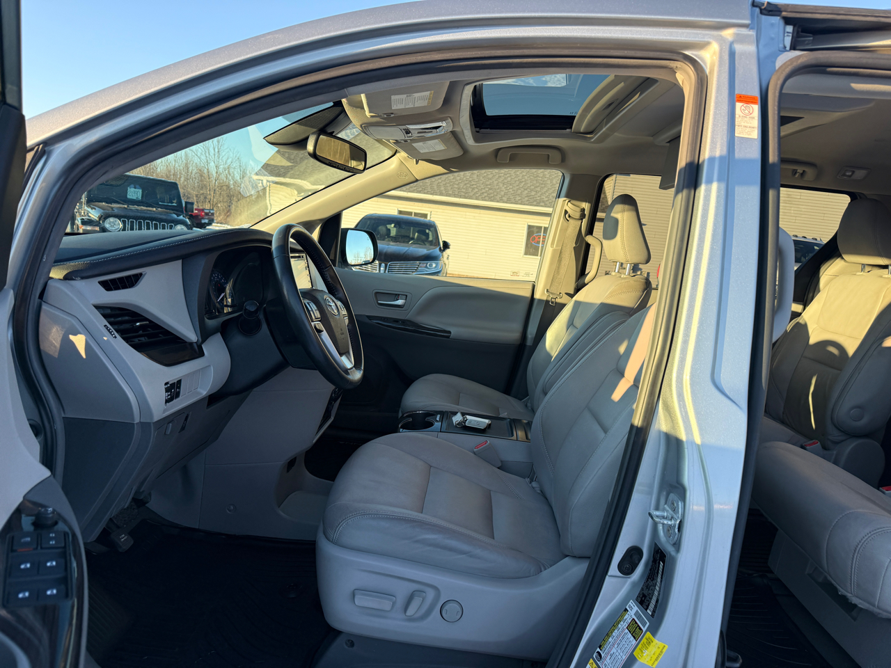 Toyota Sienna 5dr 7-Pass Van XLE Premium AWD (Natl) 2019