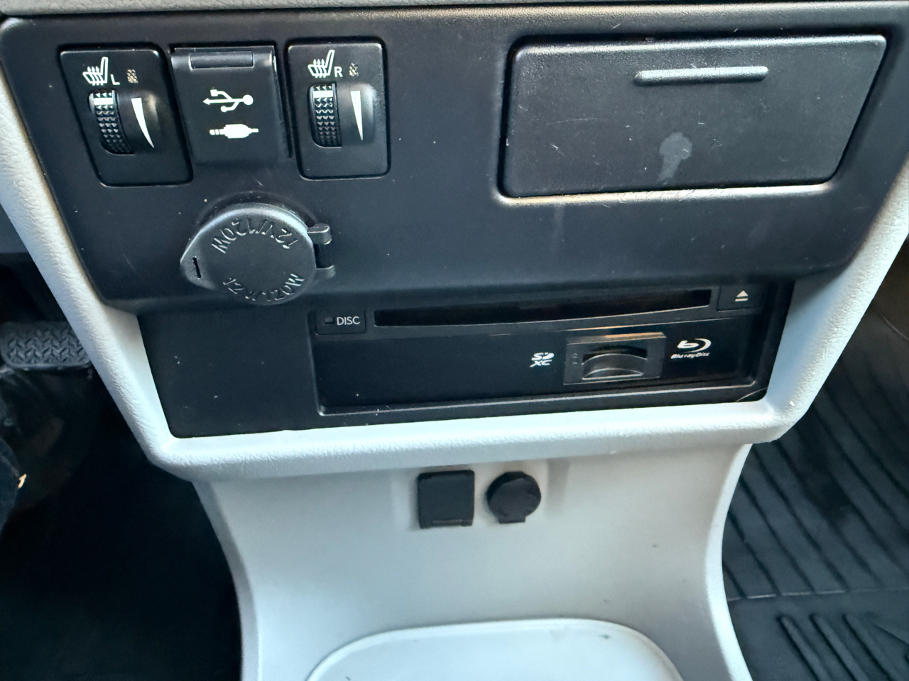 Toyota Sienna 5dr 7-Pass Van XLE Premium AWD (Natl) 2019