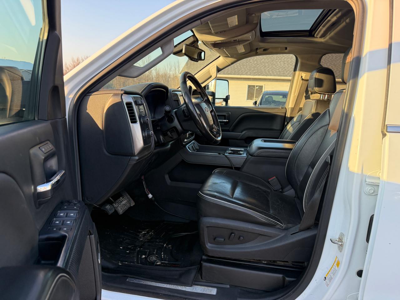 Chevrolet Silverado 2500HD 4WD Crew Cab 153.7" High Country 2019