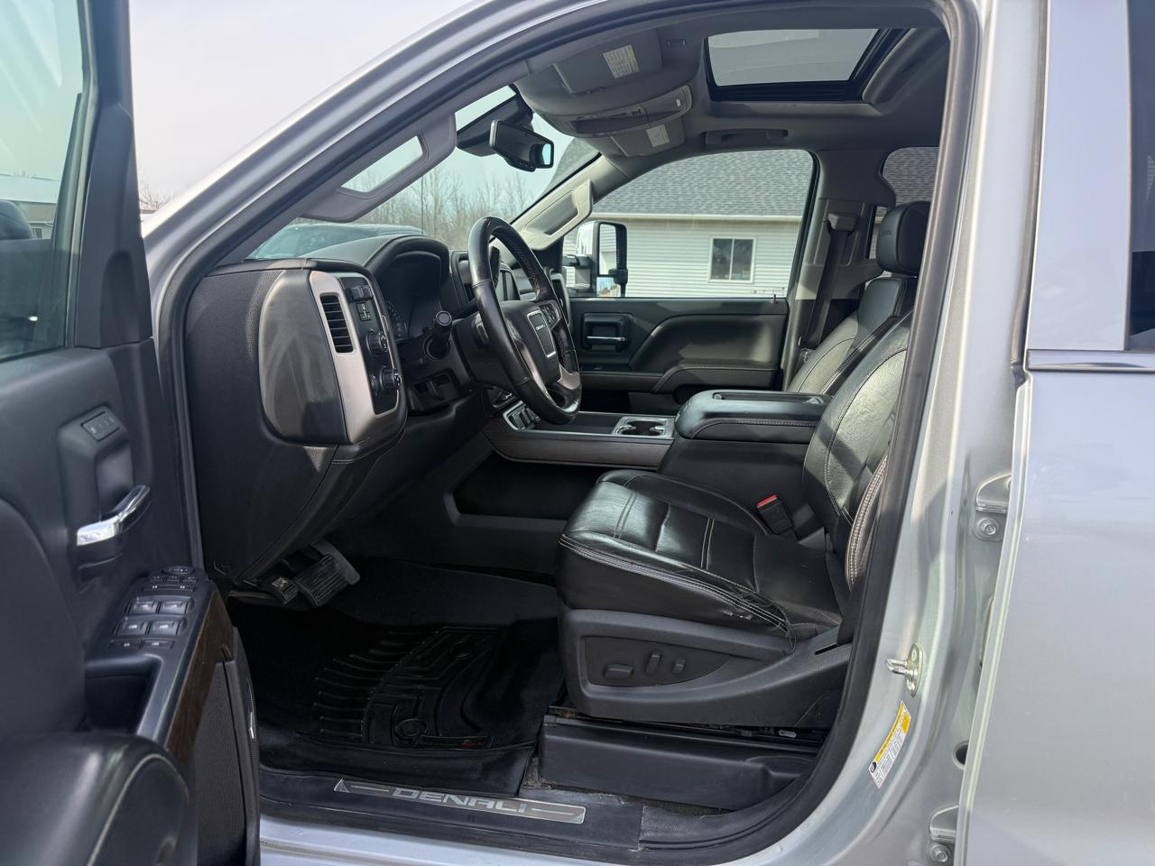 GMC Sierra 2500HD 4WD Crew Cab 153.7" Denali 2018