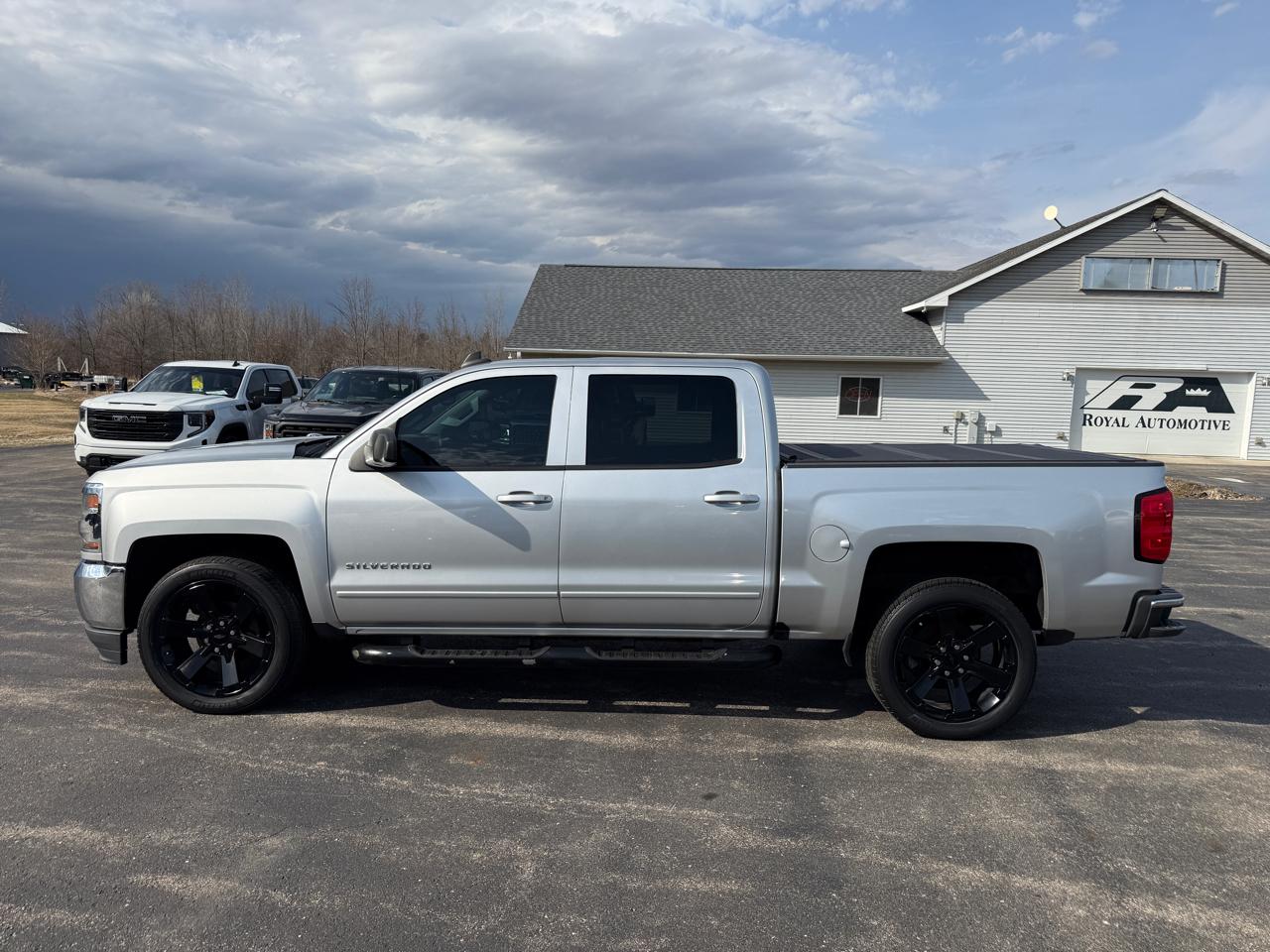 Chevrolet Silverado 1500 2WD Crew Cab 143.5" LT w/1LT 2017