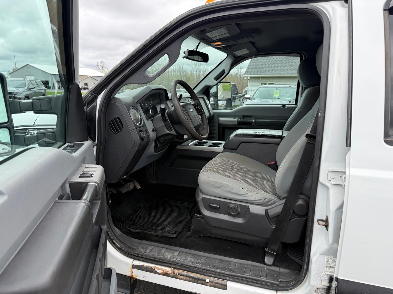 Ford Super Duty F-250 SRW XLT 4WD Crew Cab 8' Box 2015