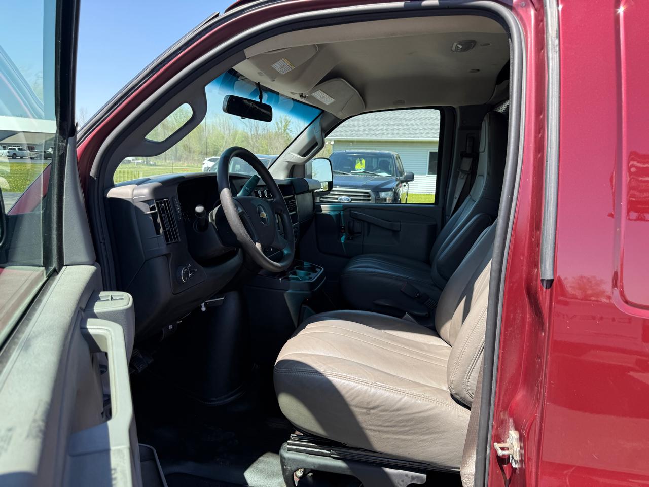 Chevrolet Express Cargo Van RWD 3500 135" 2018