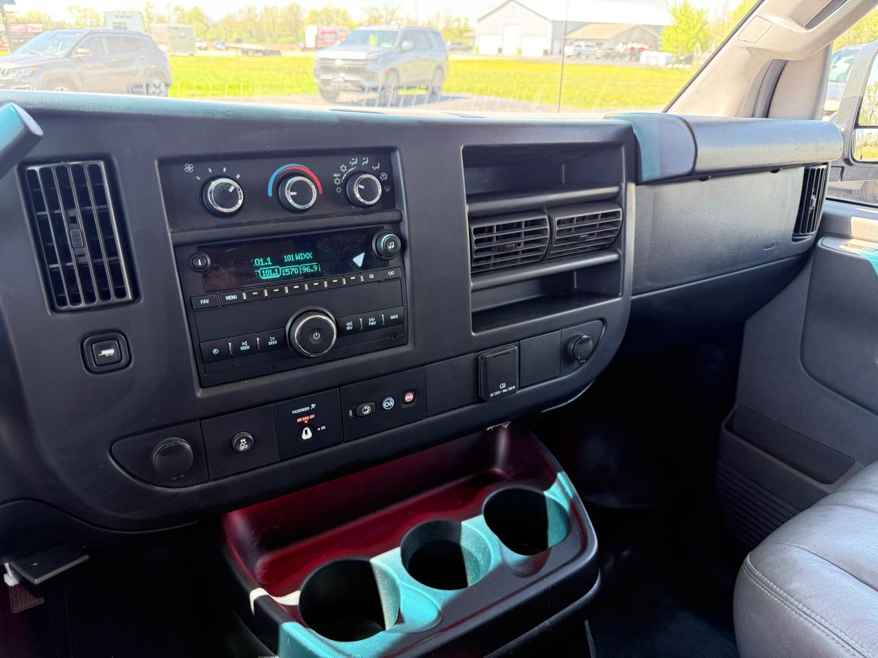 Chevrolet Express Cargo Van RWD 3500 135" 2018