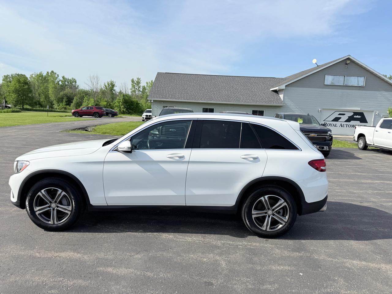 Mercedes-Benz GLC GLC 300 4MATIC SUV 2017