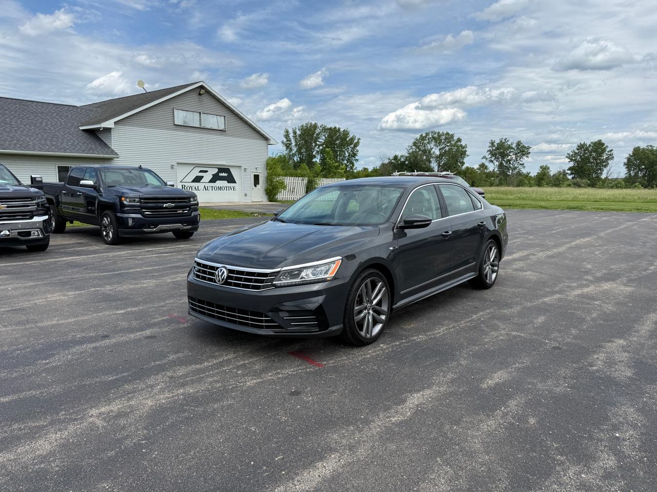 Volkswagen Passat R-Line w/Comfort Pkg Auto 2017