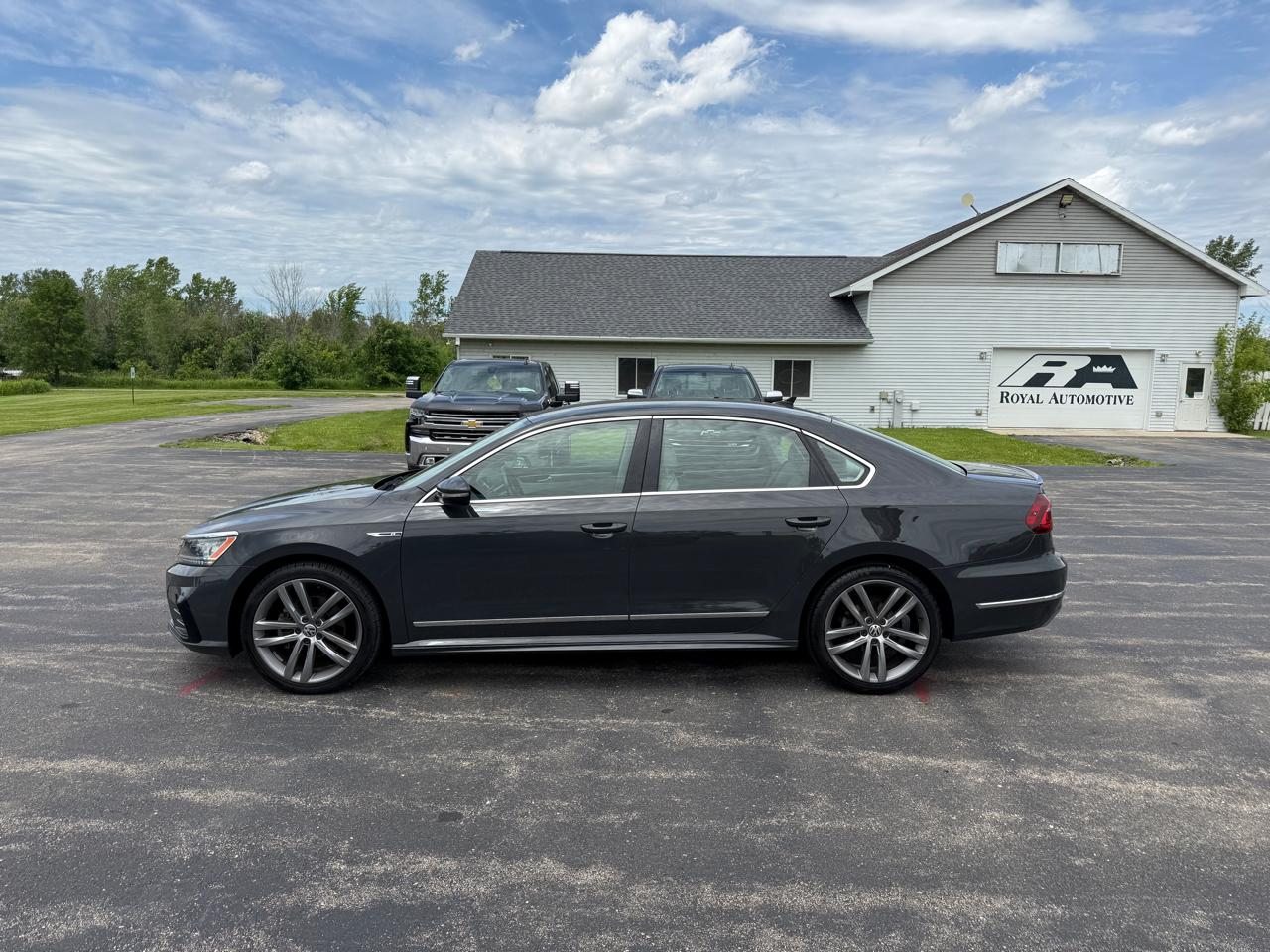 Volkswagen Passat R-Line w/Comfort Pkg Auto 2017