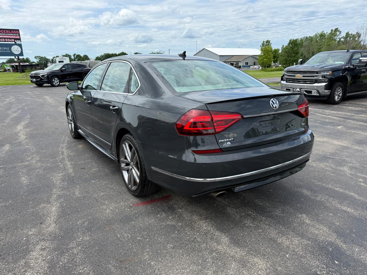 Volkswagen Passat R-Line w/Comfort Pkg Auto 2017