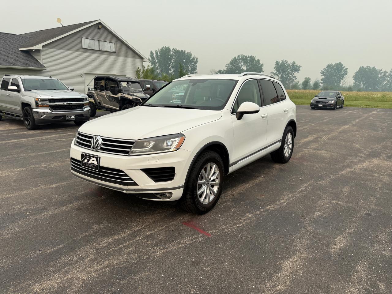 Volkswagen Touareg 4dr V6 Sport w/Technology 2015