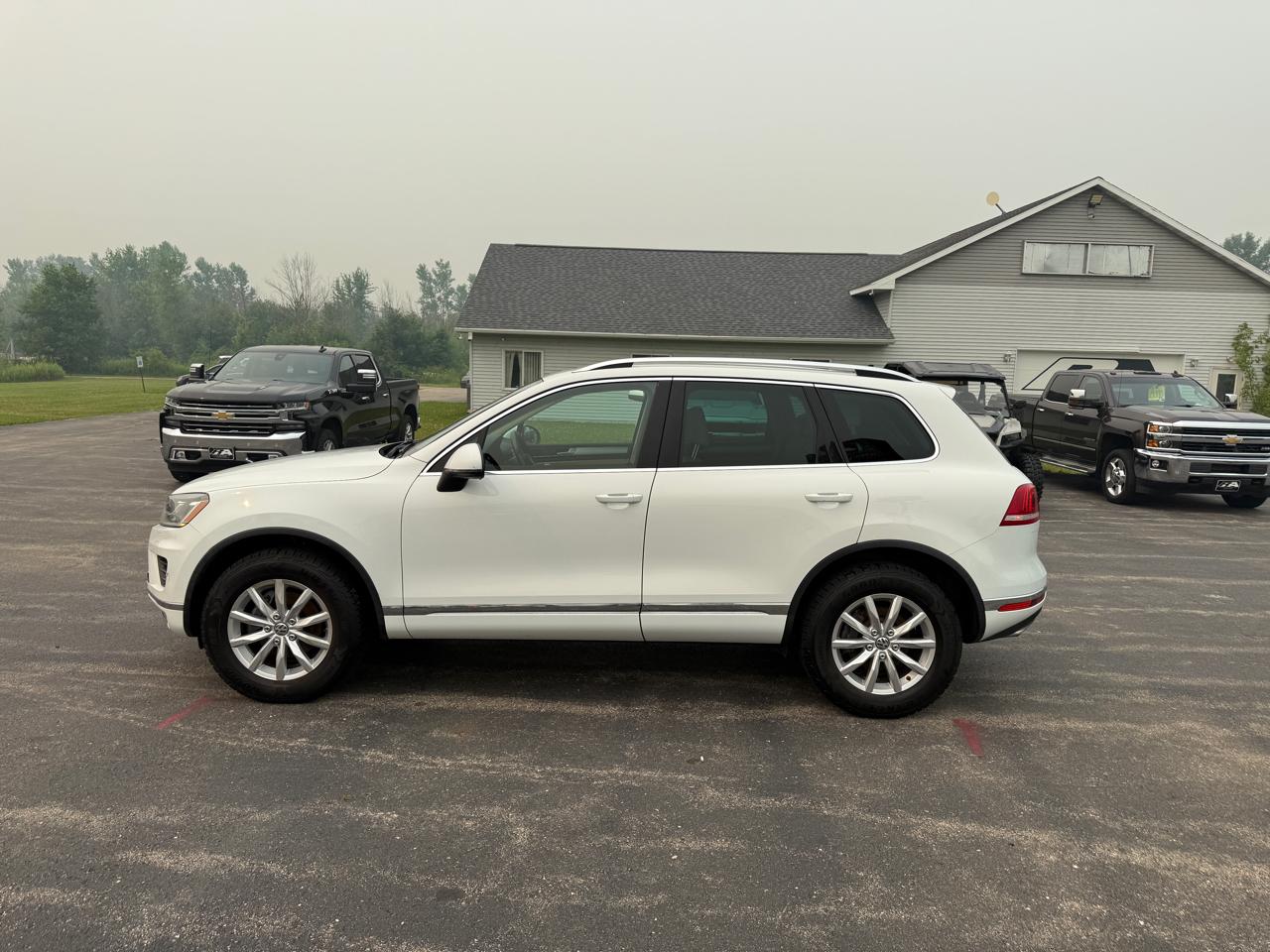Volkswagen Touareg 4dr V6 Sport w/Technology 2015