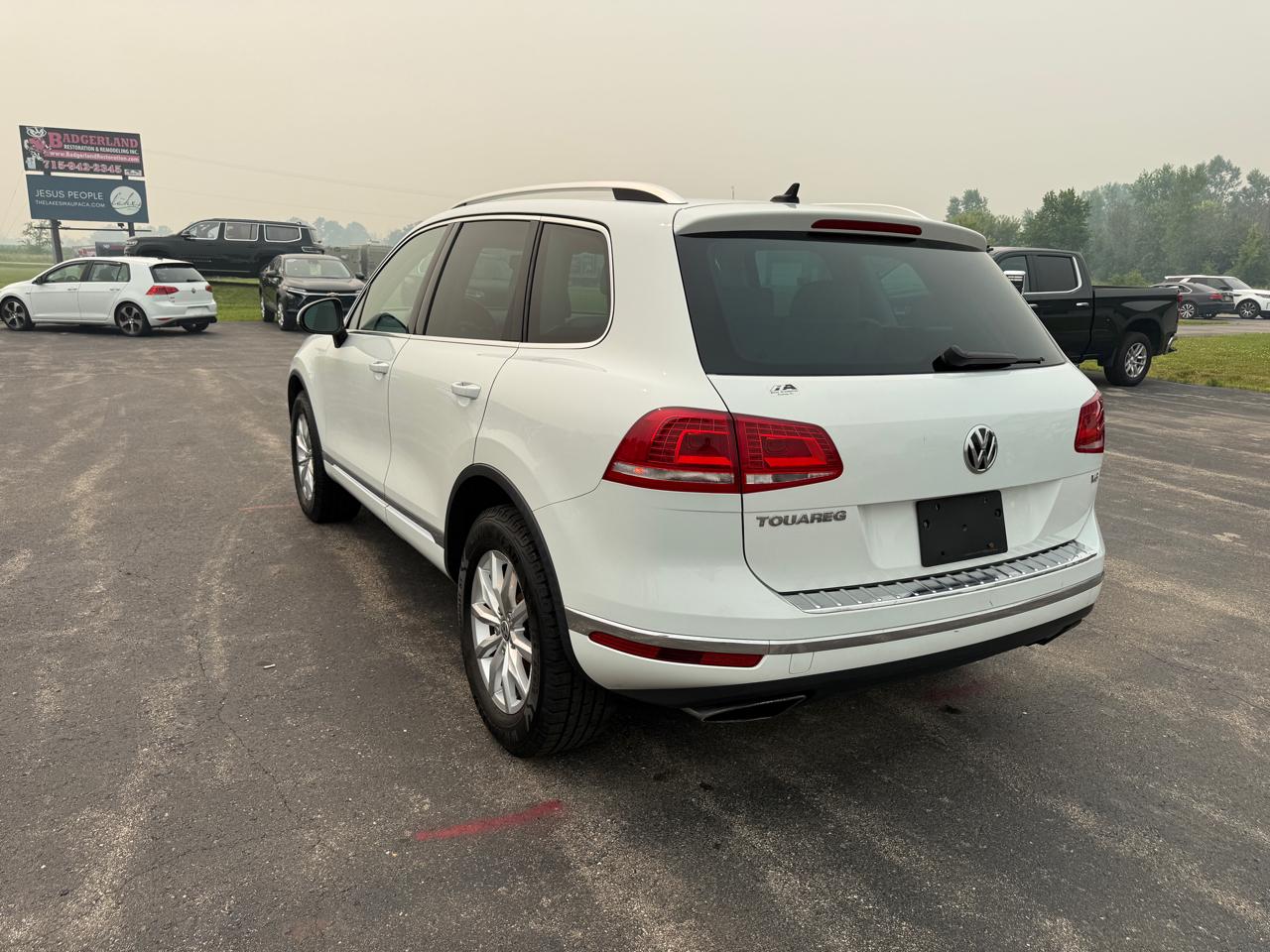 Volkswagen Touareg 4dr V6 Sport w/Technology 2015