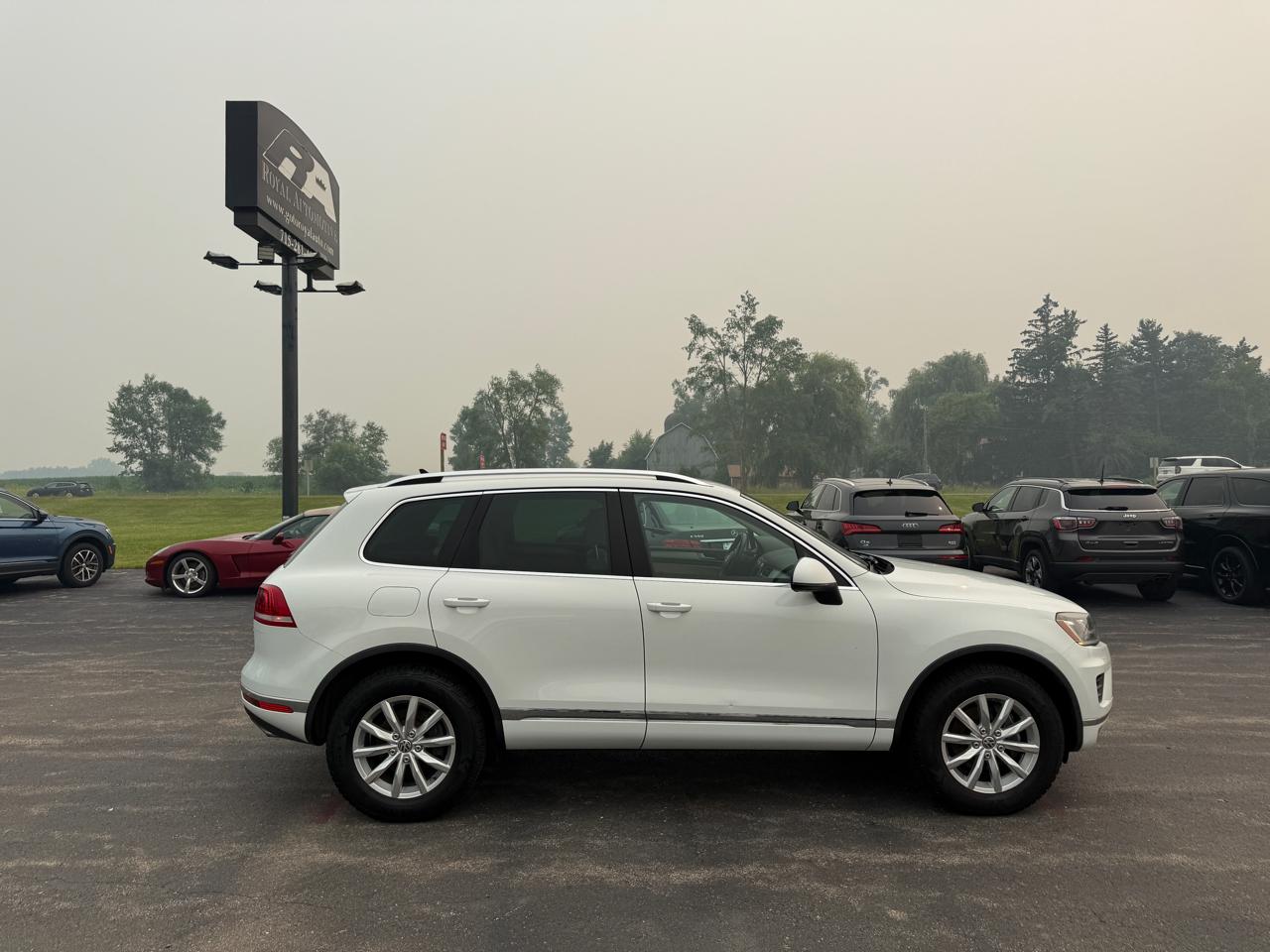 Volkswagen Touareg 4dr V6 Sport w/Technology 2015