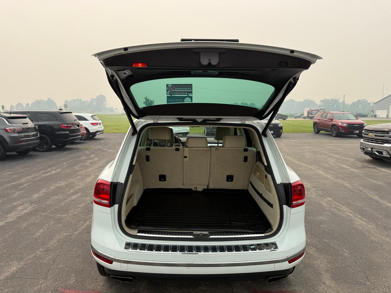 Volkswagen Touareg 4dr V6 Sport w/Technology 2015