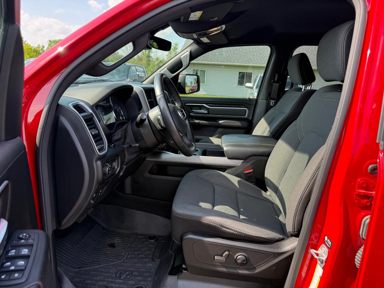 RAM 1500 Lone Star 4x4 Crew Cab 5'7" Box 2022