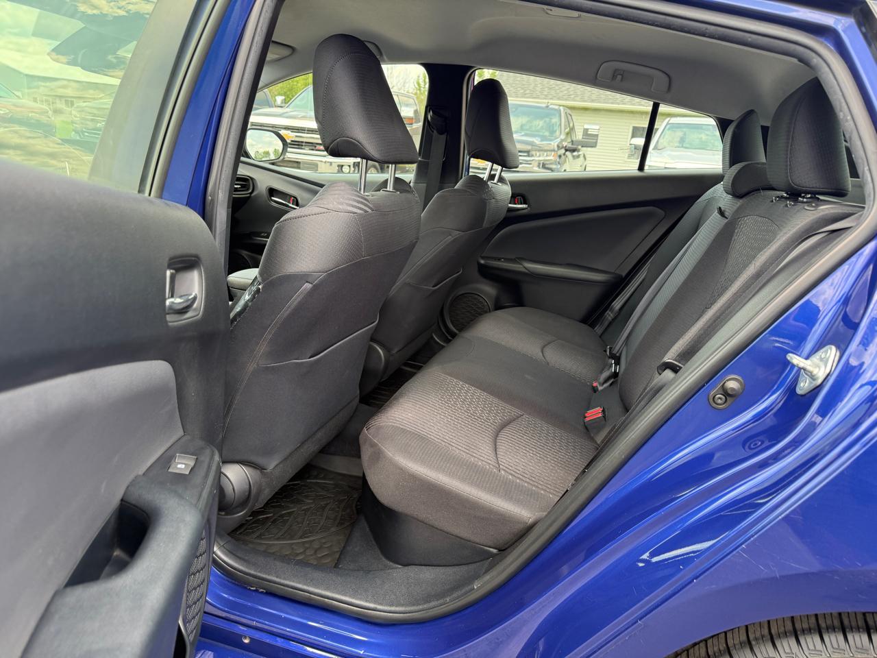 Toyota Prius Three Touring (Natl) 2017
