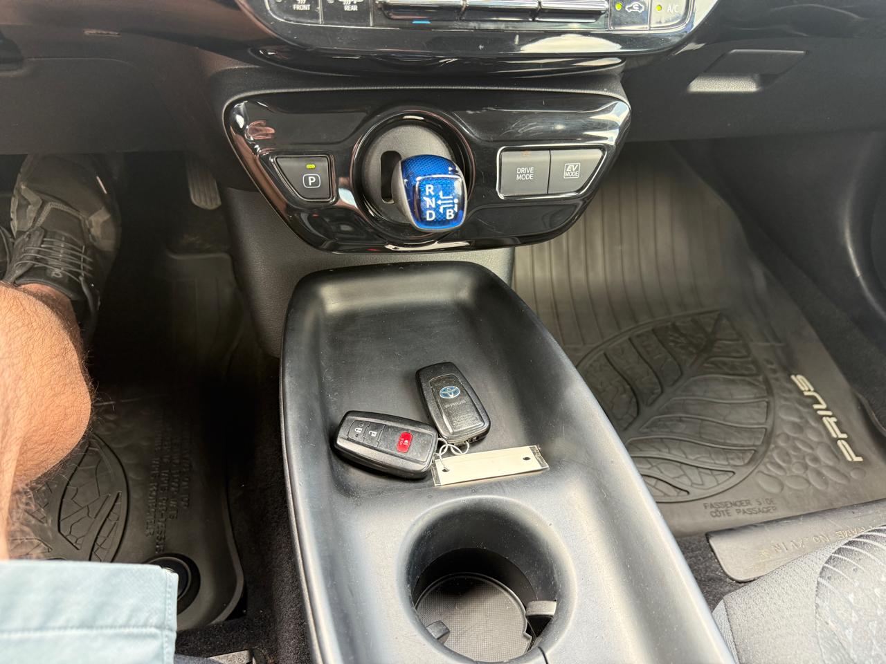 Toyota Prius Three Touring (Natl) 2017