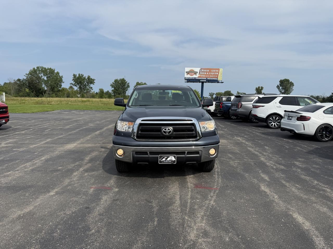 Toyota Tundra 4WD Truck Dbl 5.7L FFV V8 6-Spd AT (Natl) 2010