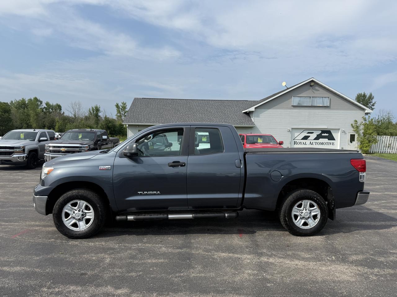 Toyota Tundra 4WD Truck Dbl 5.7L FFV V8 6-Spd AT (Natl) 2010
