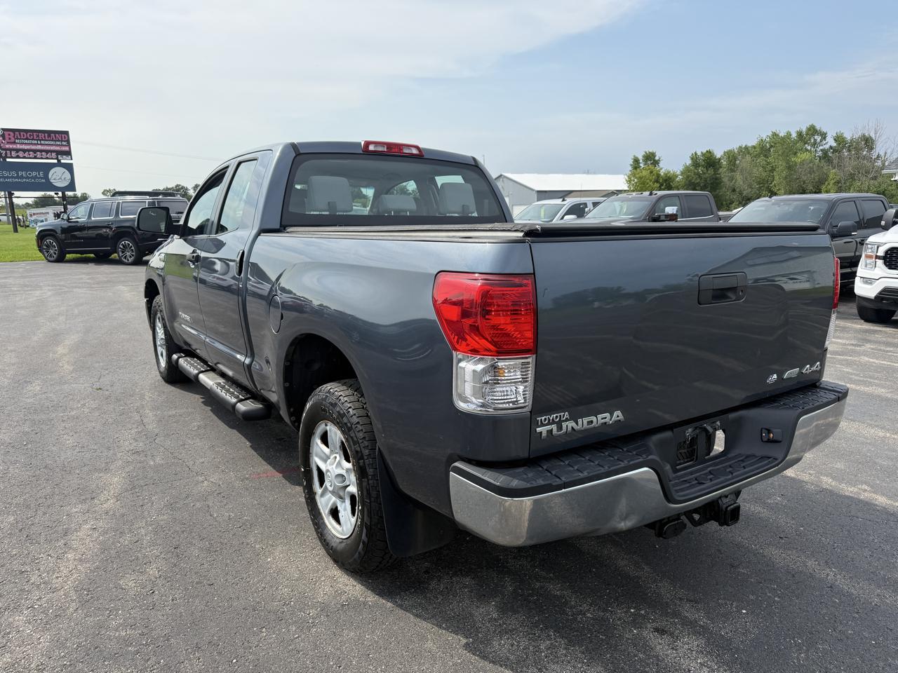 Toyota Tundra 4WD Truck Dbl 5.7L FFV V8 6-Spd AT (Natl) 2010