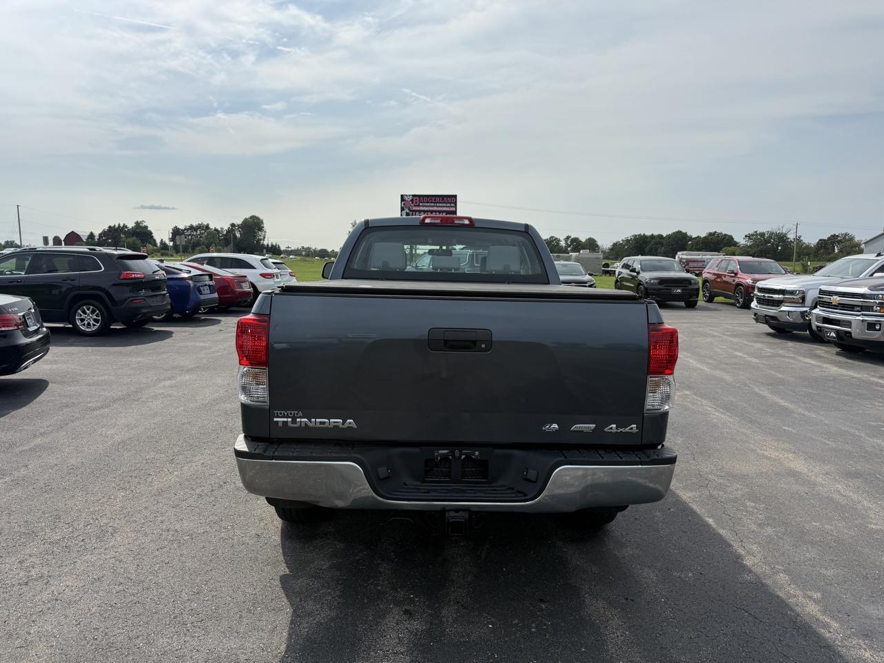 Toyota Tundra 4WD Truck Dbl 5.7L FFV V8 6-Spd AT (Natl) 2010