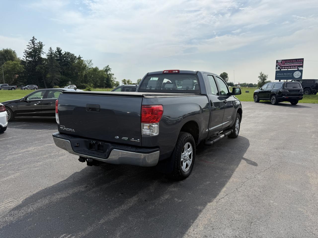 Toyota Tundra 4WD Truck Dbl 5.7L FFV V8 6-Spd AT (Natl) 2010