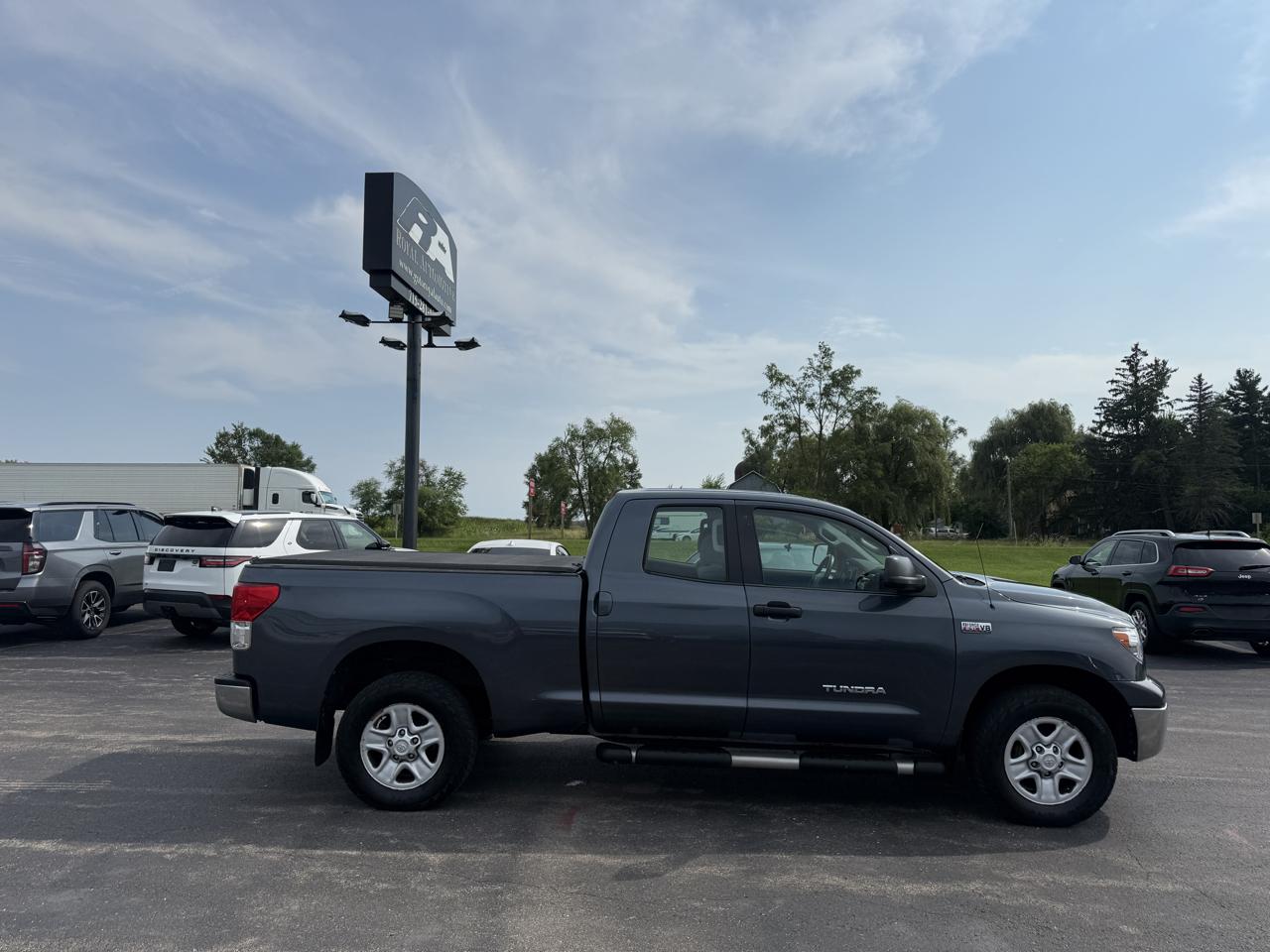 Toyota Tundra 4WD Truck Dbl 5.7L FFV V8 6-Spd AT (Natl) 2010