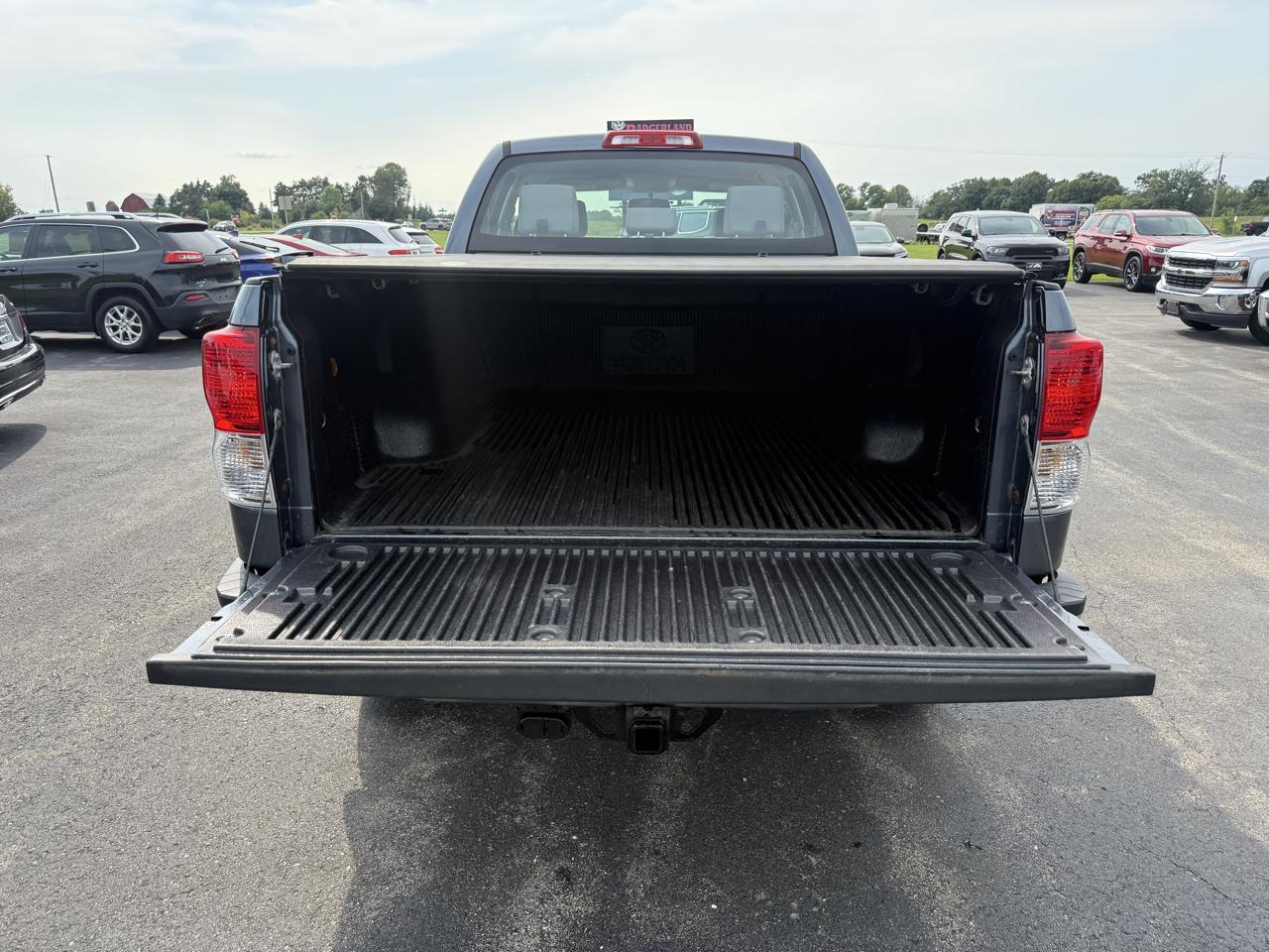Toyota Tundra 4WD Truck Dbl 5.7L FFV V8 6-Spd AT (Natl) 2010
