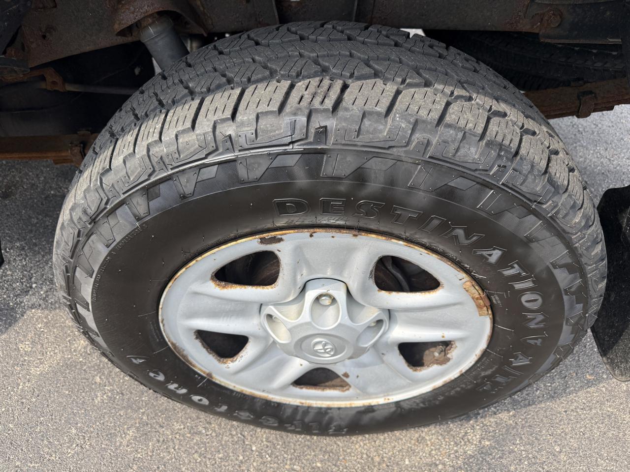 Toyota Tundra 4WD Truck Dbl 5.7L FFV V8 6-Spd AT (Natl) 2010