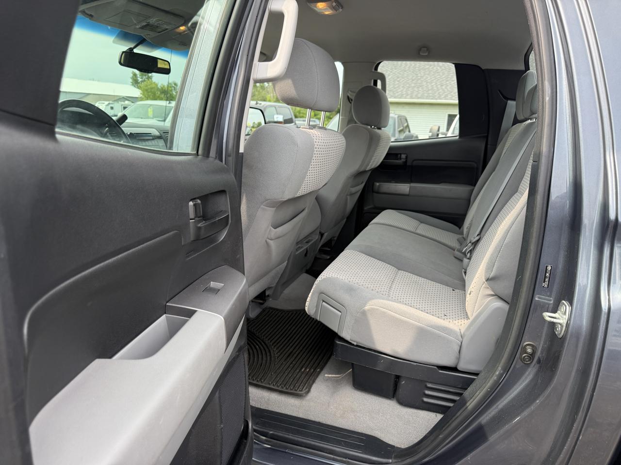 Toyota Tundra 4WD Truck Dbl 5.7L FFV V8 6-Spd AT (Natl) 2010