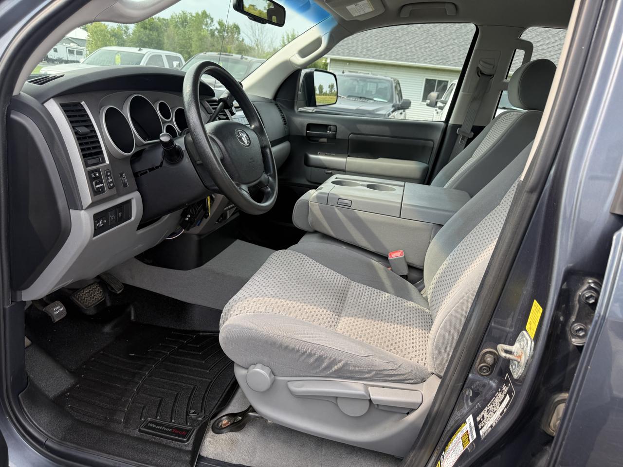 Toyota Tundra 4WD Truck Dbl 5.7L FFV V8 6-Spd AT (Natl) 2010