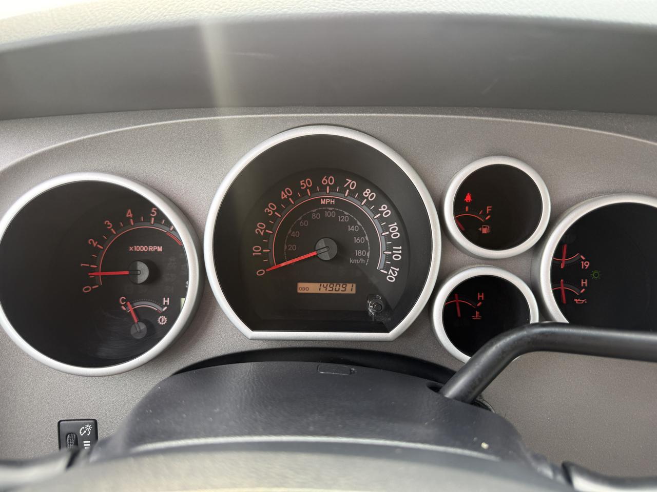 Toyota Tundra 4WD Truck Dbl 5.7L FFV V8 6-Spd AT (Natl) 2010
