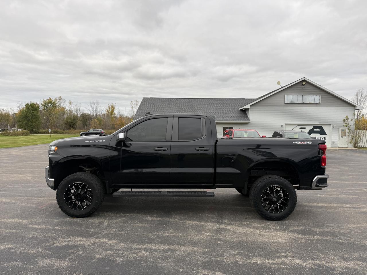 Chevrolet Silverado 1500 4WD Double Cab 147" LT 2020